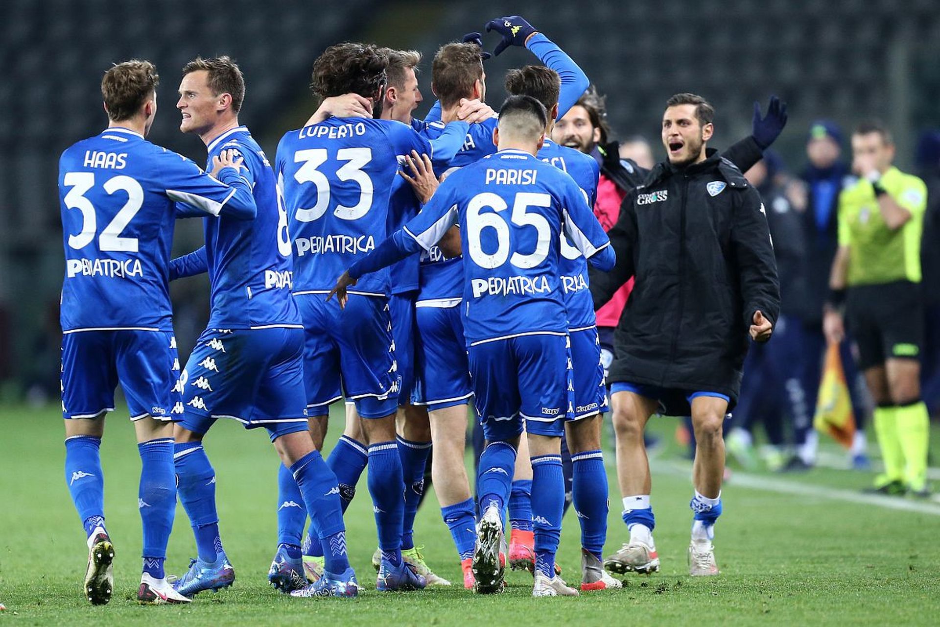 两国之间的 两国之间的